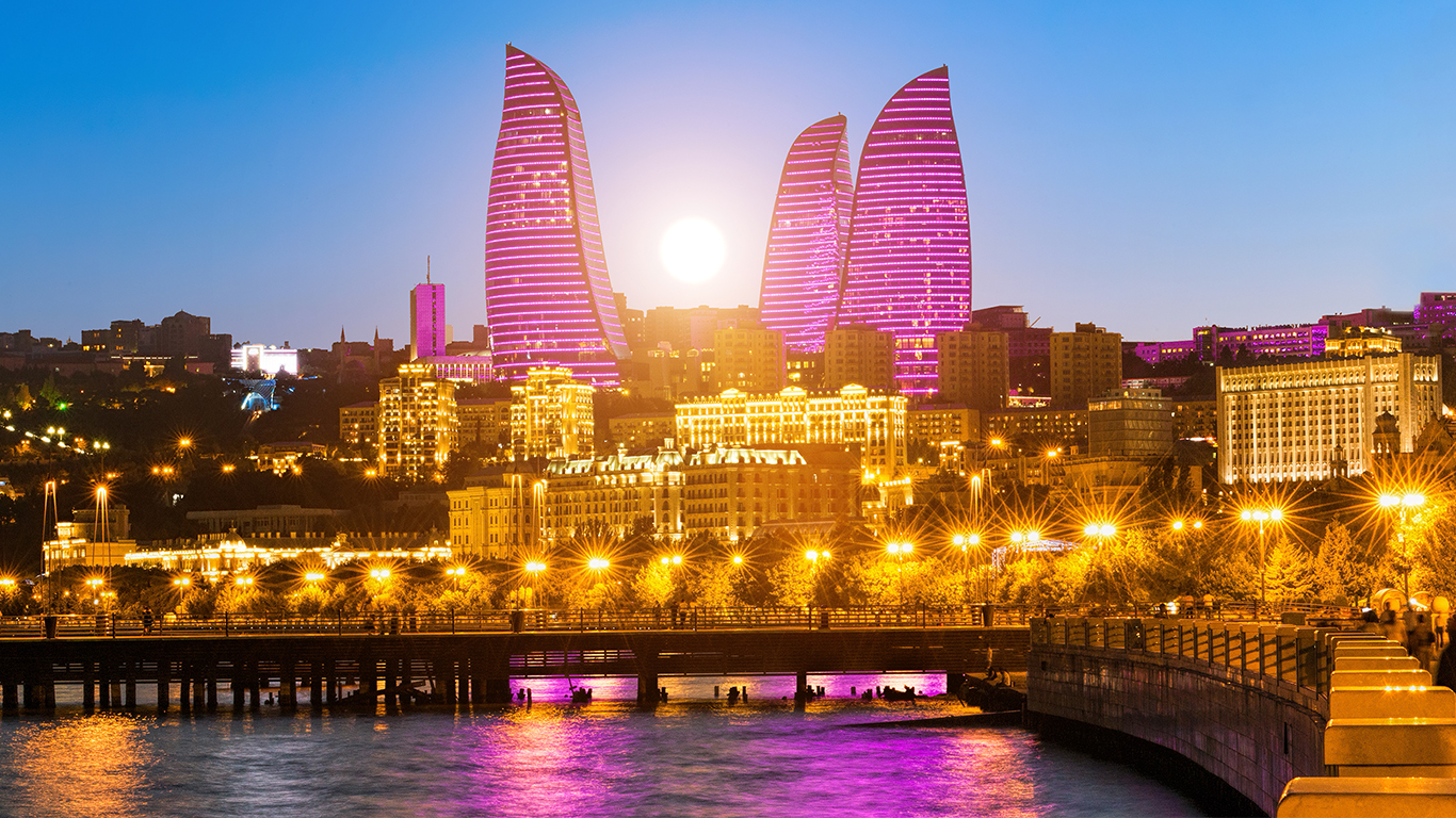 Ainda falando sobre a Ásia Central e o Cáucaso, hoje nosso destino é Baku, capital do Azerbaijão. Uma cidade cosmopolita, considerada uma das mais bonitas do mundo. O Azerbaijão é o único país do Cáucaso que tem uma capital à beira mar. 